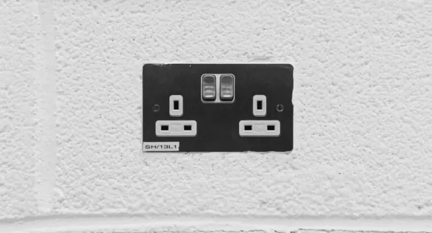 How many electrical sockets per circuit breaker can you have?